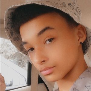 Meet your Posher, Ashton